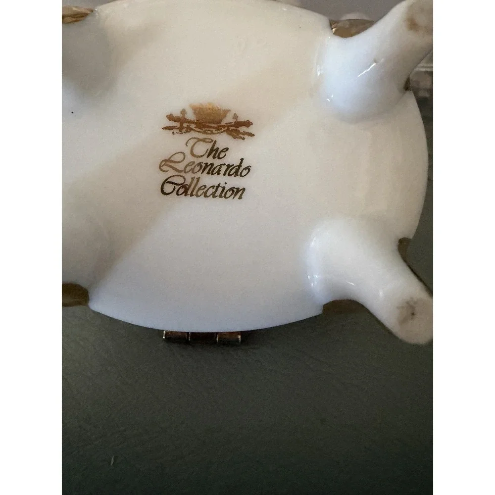 Trinket Pill Box Oval Shaped in Bone China from The Leonardo Collection